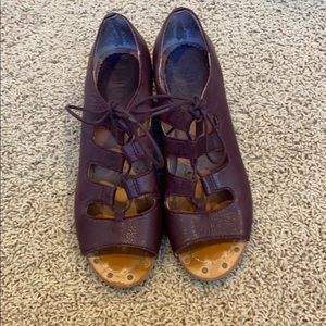 Burgundy wedges